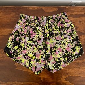 Lululemon Hotty Hot High Rise Lined Short 4"